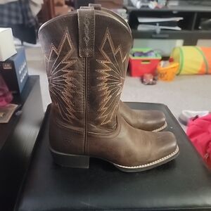 boys ariat boots size 5 Only Worn Once